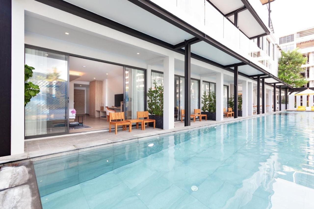 Deluxe Pool Access,1154156076:JPEG